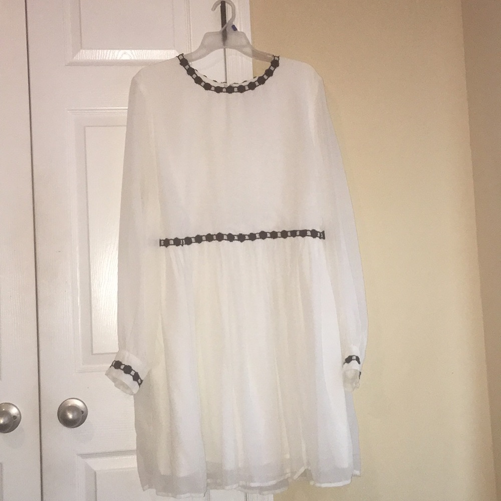 White long sleeve dress